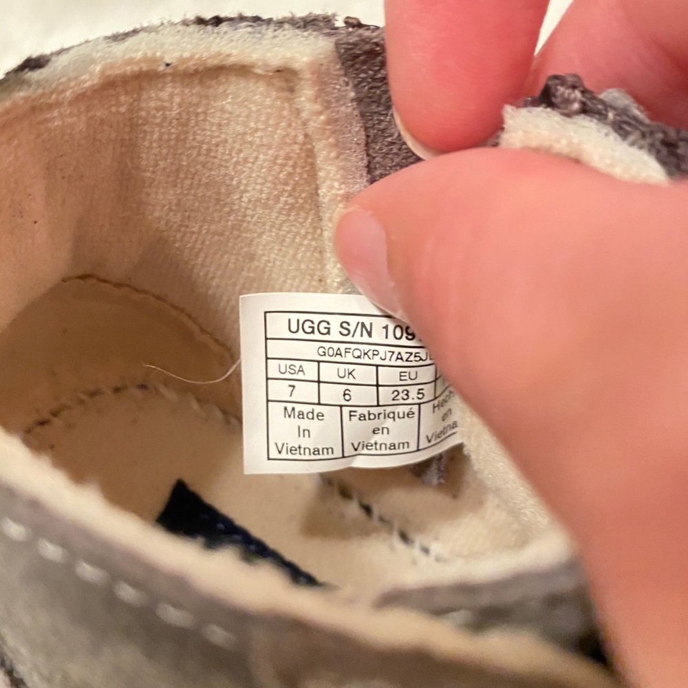*SOLD* UGG NWOT Kristijan Chukka Boot - Picture 6 of 6